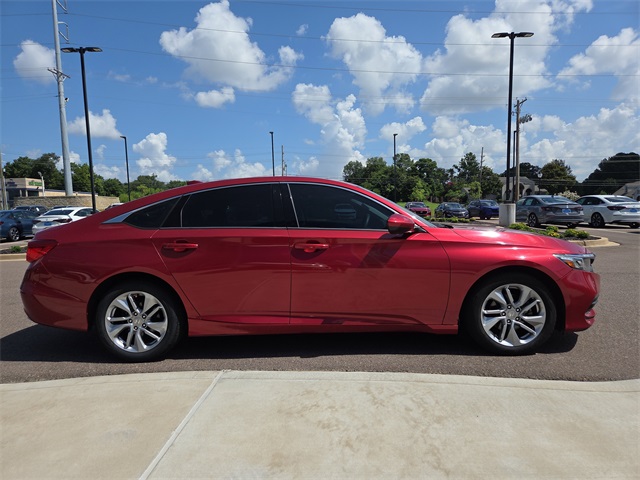 2018 Honda Accord LX 1.5T Image 3 of 24