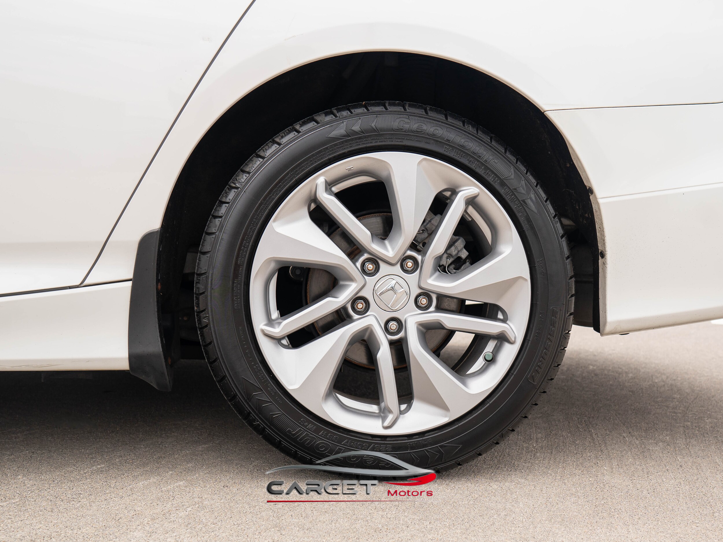 Vehicle image 9 of 47