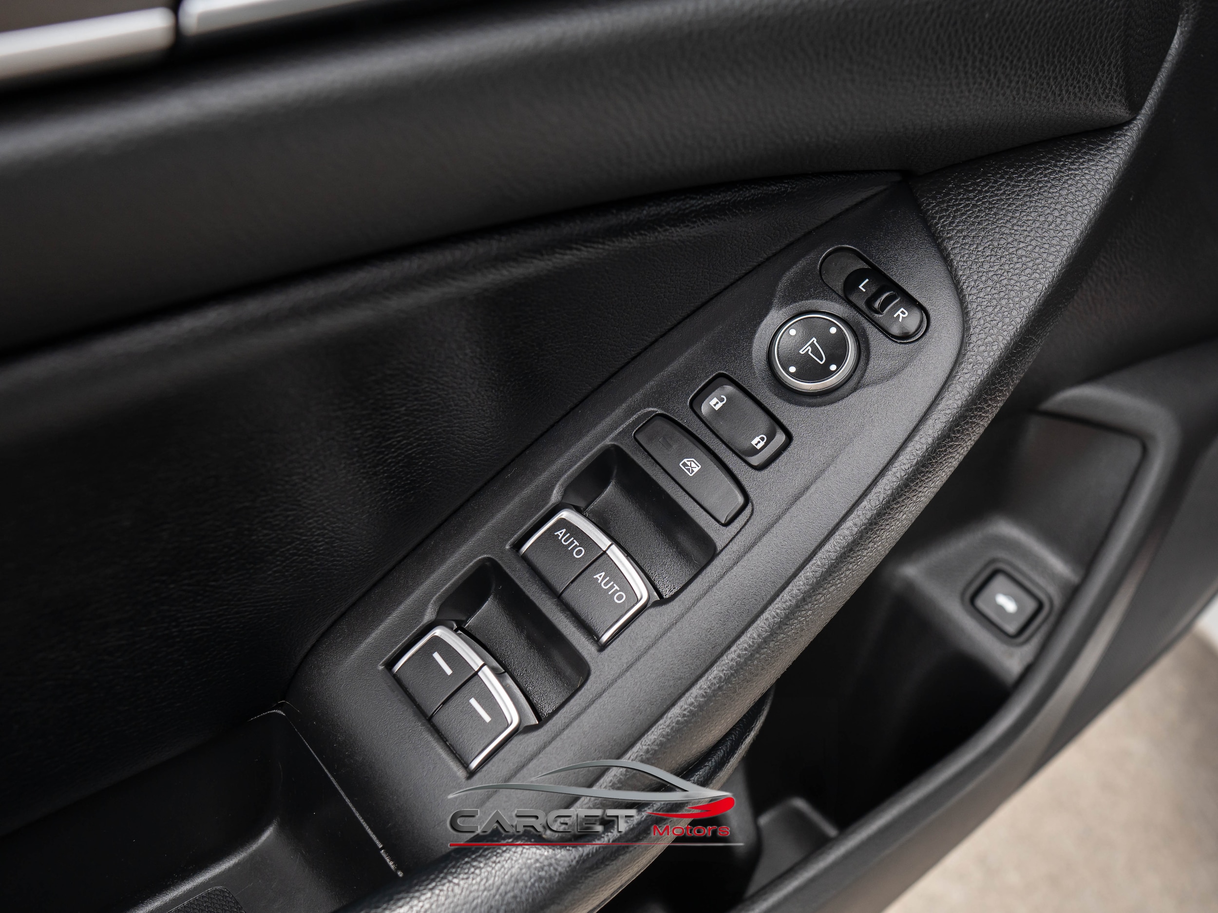 Vehicle image 35 of 47