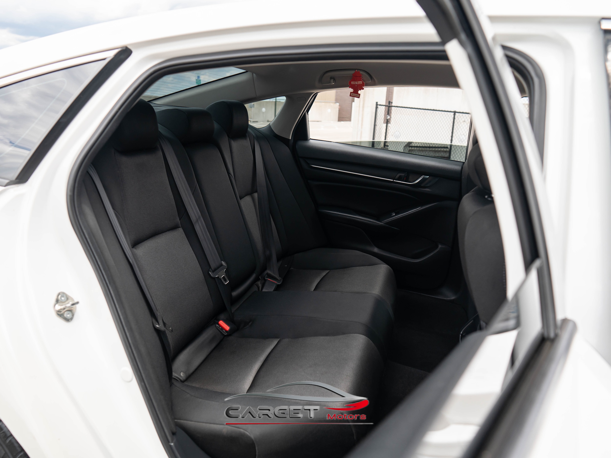 Vehicle image 17 of 47