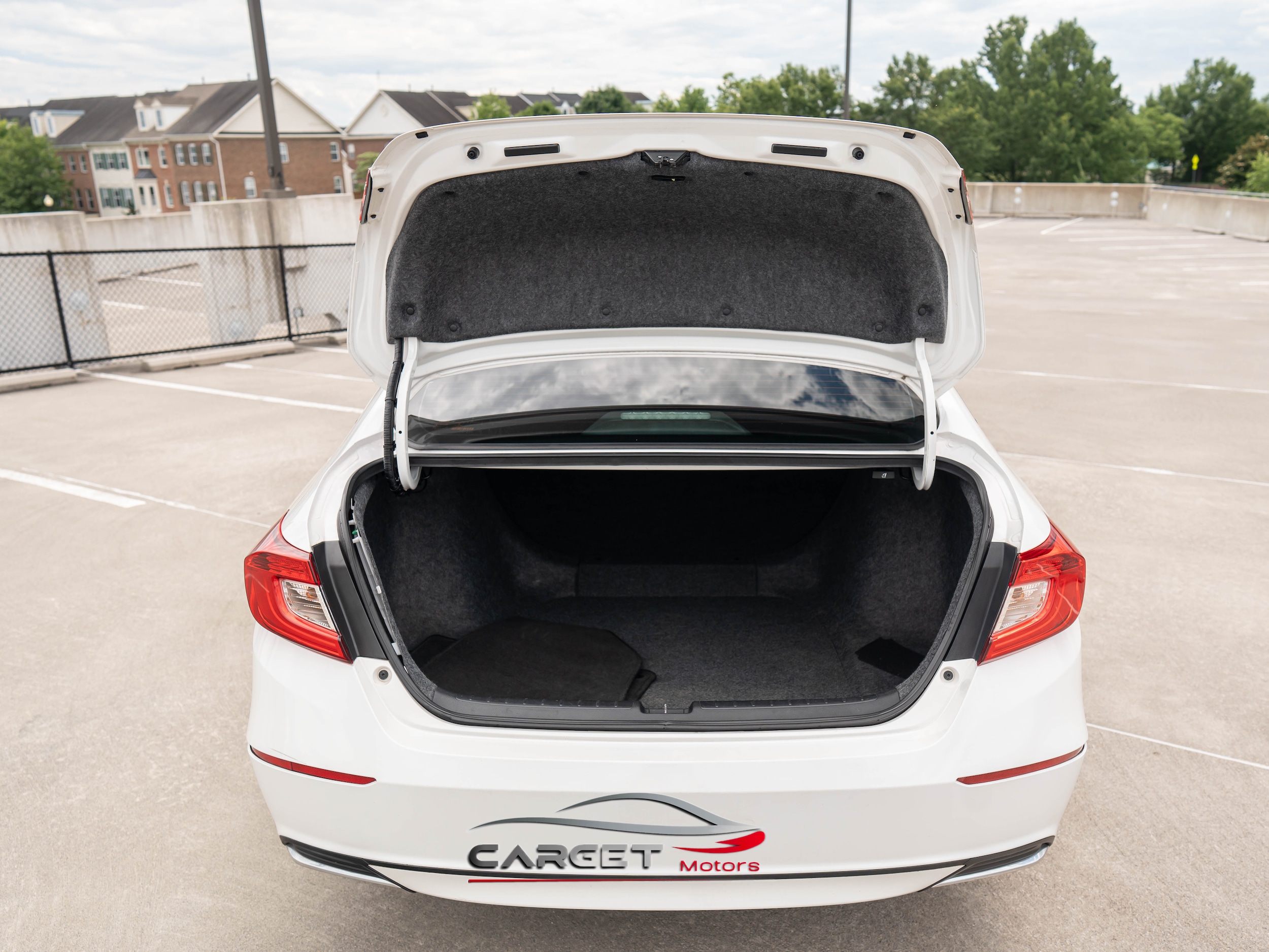 Vehicle image 41 of 47