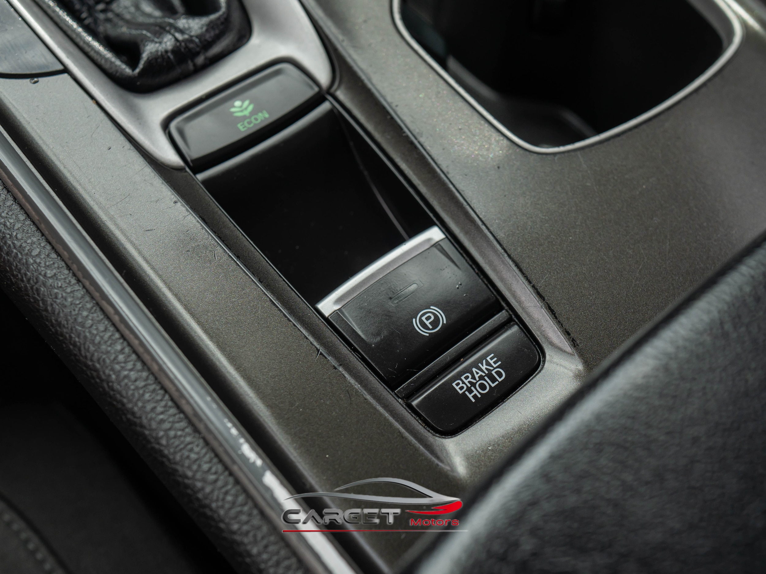 Vehicle image 32 of 47