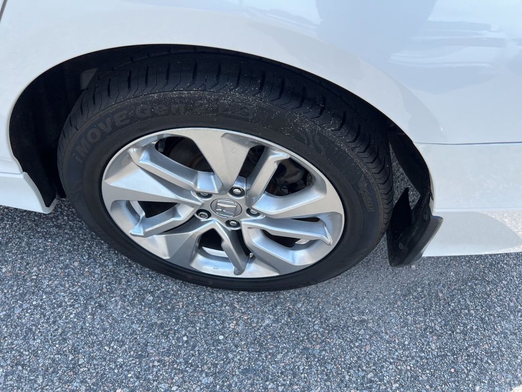 2018 Honda Accord LX 1.5T Image 10 of 30