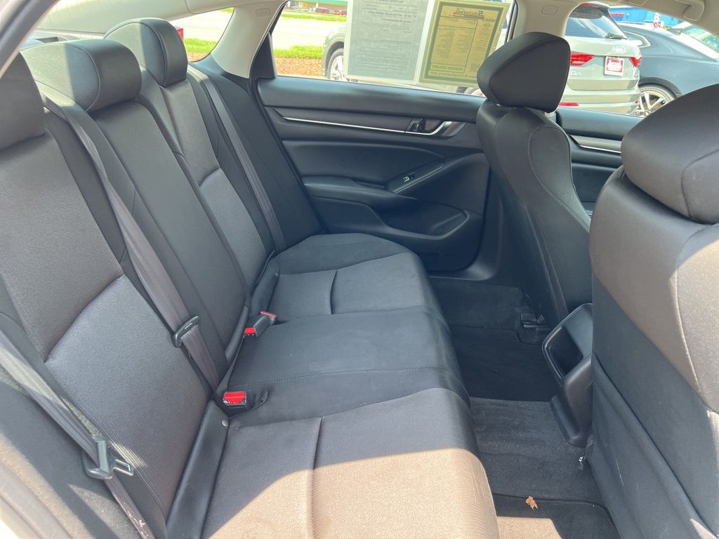 2018 Honda Accord LX 1.5T Image 16 of 30