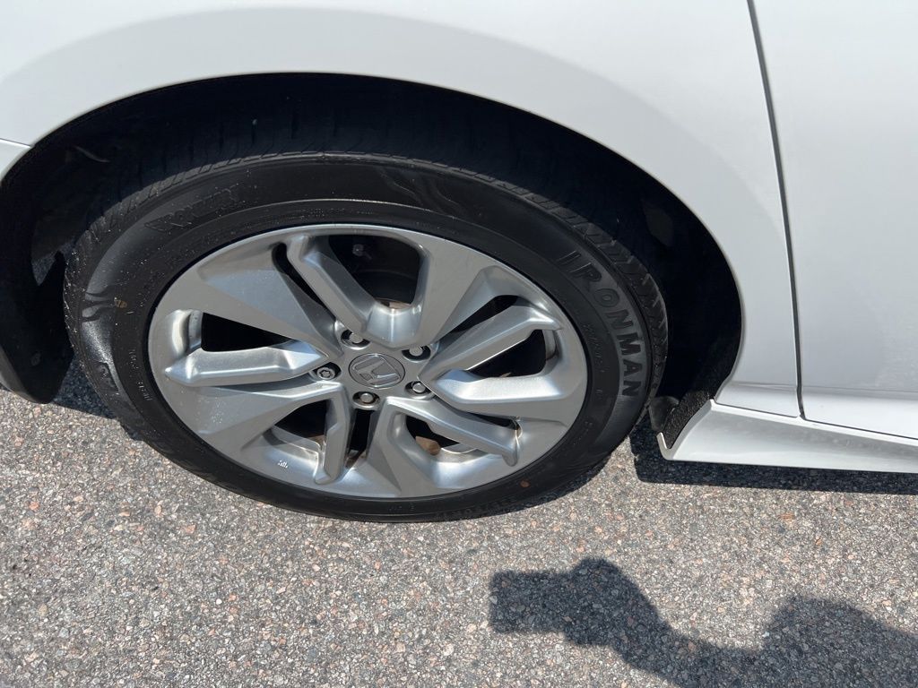 2018 Honda Accord LX 1.5T Image 11 of 30
