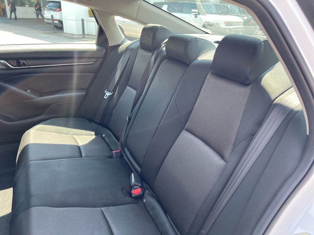 2018 Honda Accord LX 1.5T Image 13 of 30