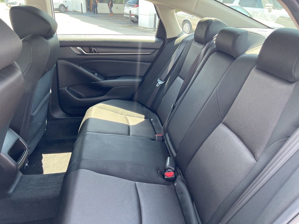 2018 Honda Accord LX 1.5T Image 14 of 30