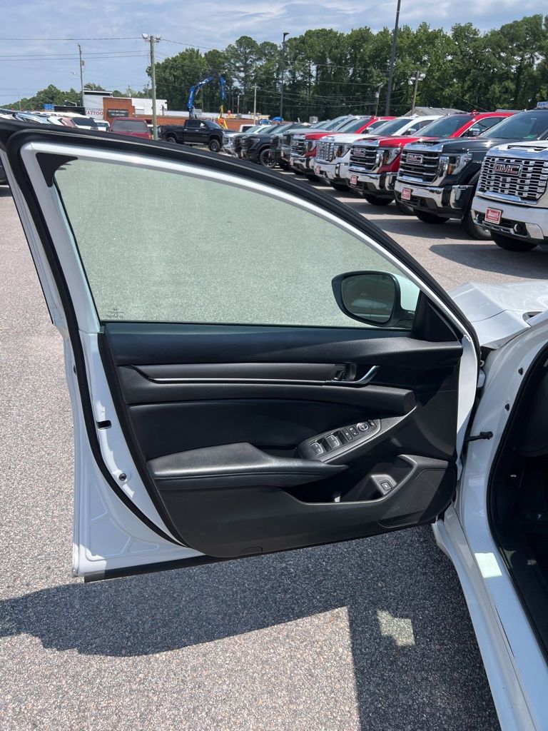 2018 Honda Accord LX 1.5T Image 22 of 30