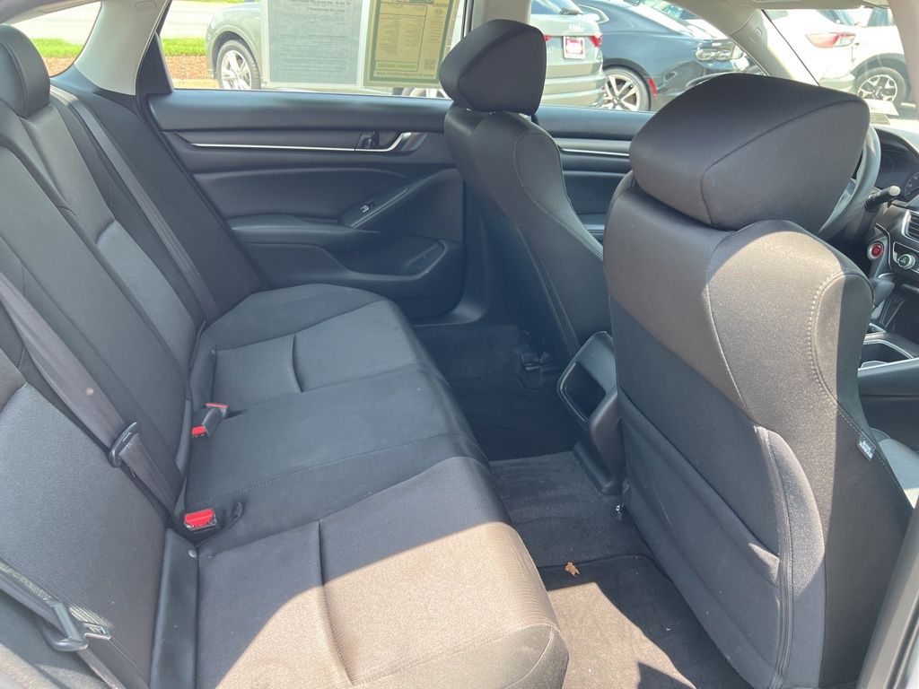 2018 Honda Accord LX 1.5T Image 15 of 30