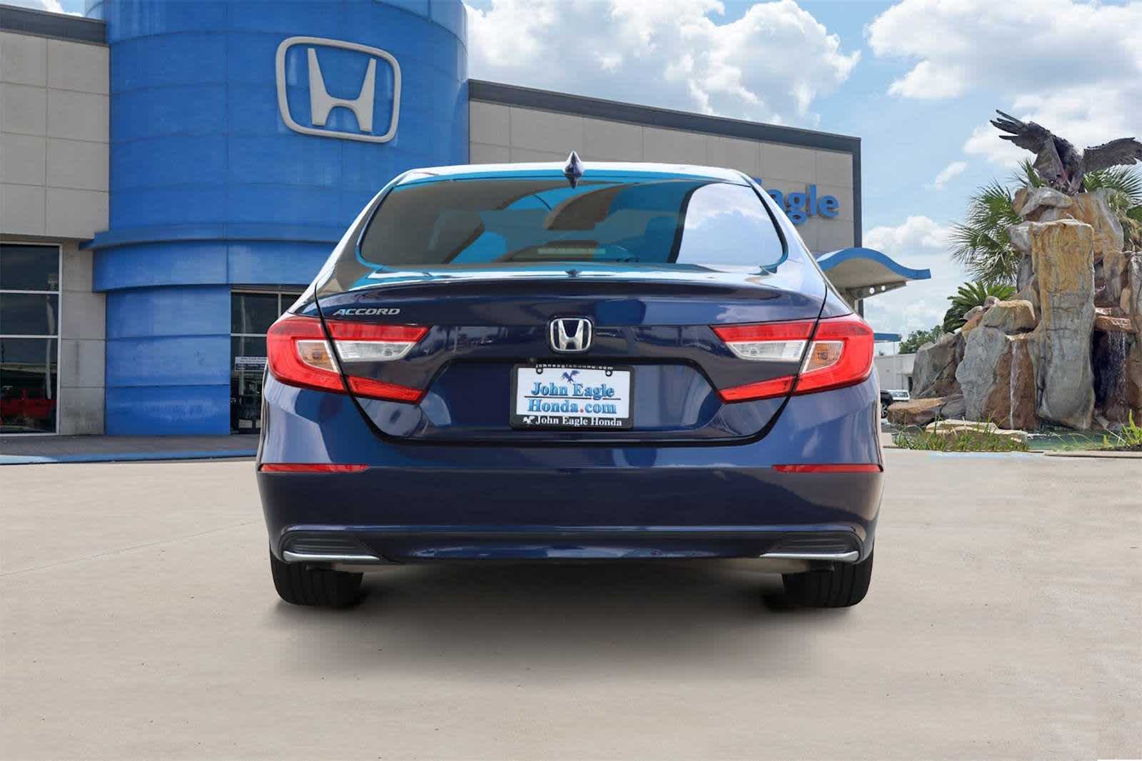 2018 Honda Accord LX 1.5T Image 3 of 25