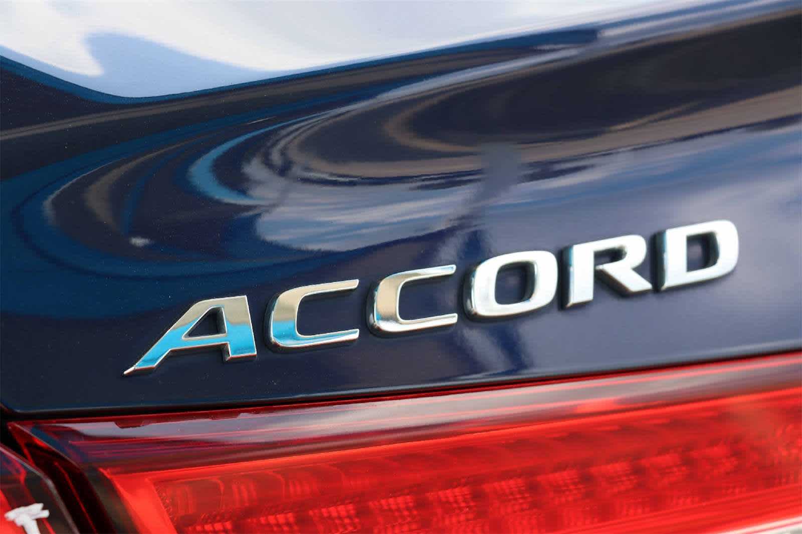 2018 Honda Accord LX 1.5T Image 16 of 25