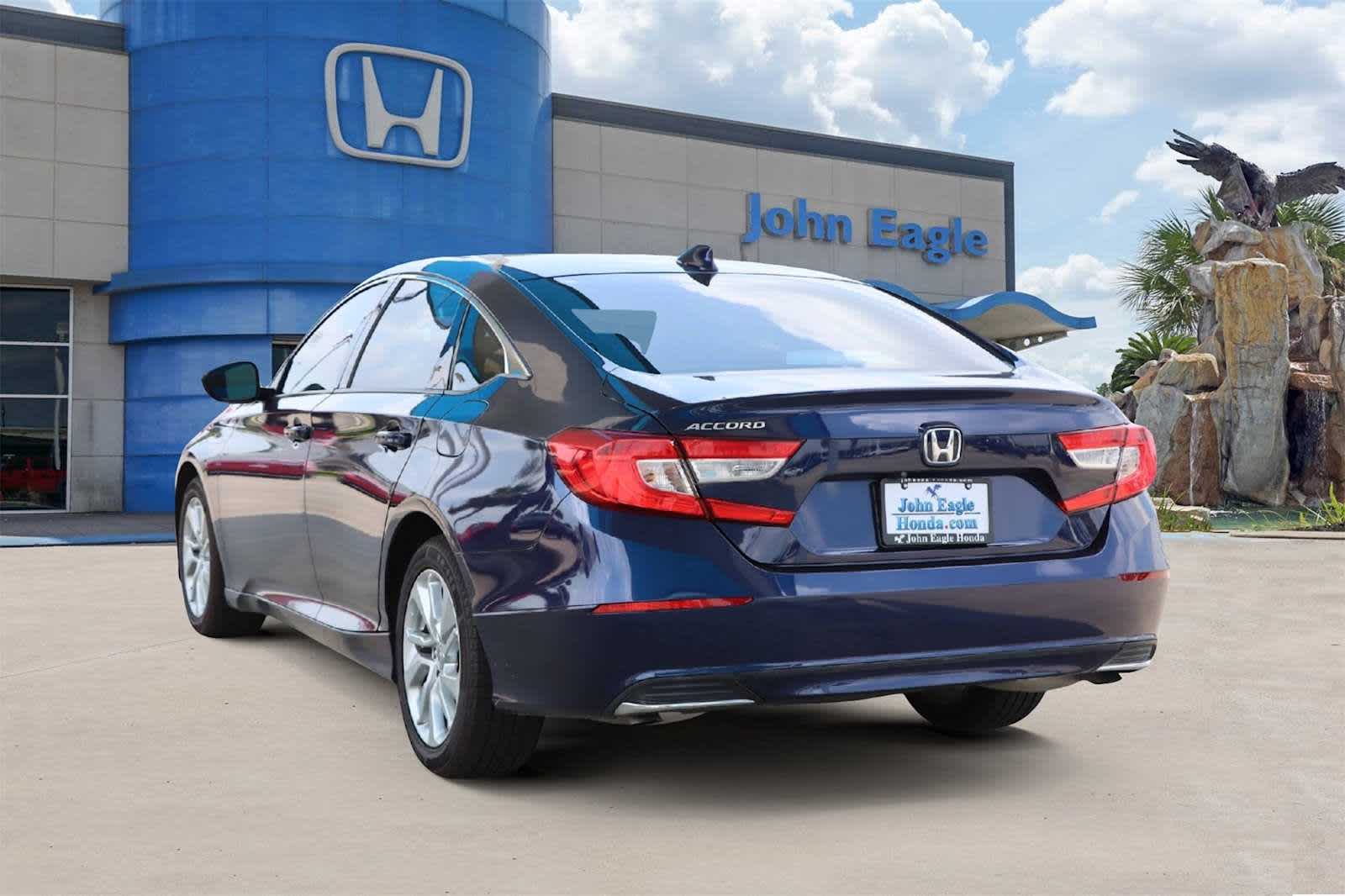 2018 Honda Accord LX 1.5T Image 4 of 25