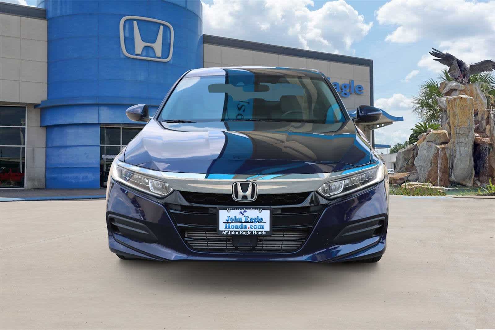 2018 Honda Accord LX 1.5T Image 2 of 25