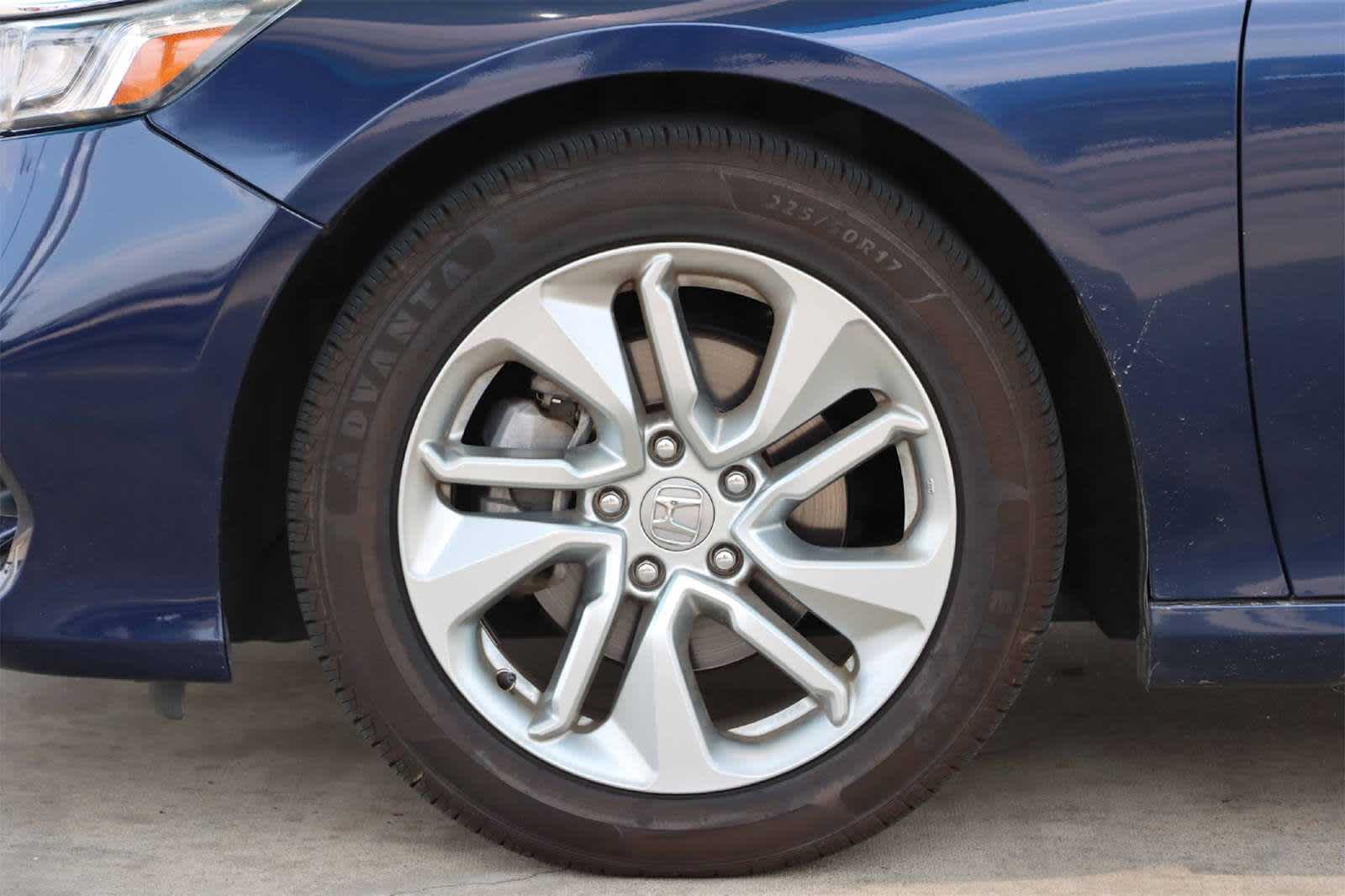 2018 Honda Accord LX 1.5T Image 6 of 25