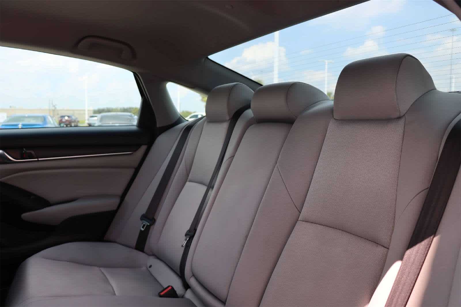 2018 Honda Accord LX 1.5T Image 9 of 25