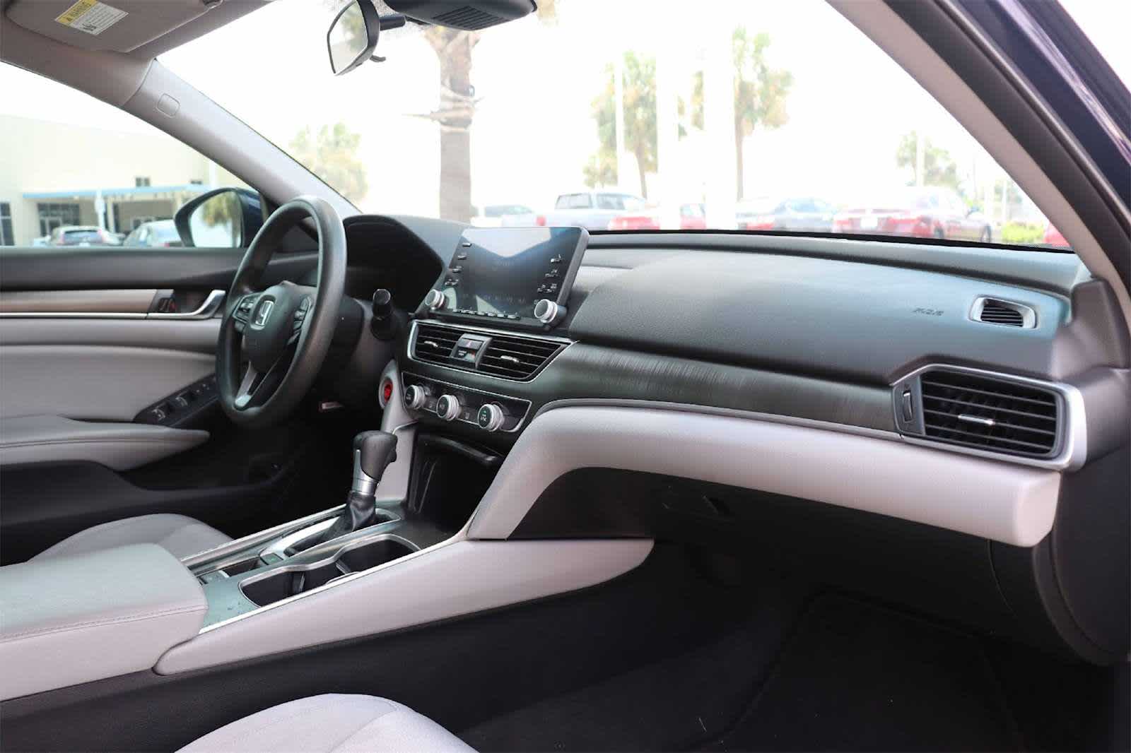 2018 Honda Accord LX 1.5T Image 12 of 25