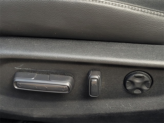 Vehicle image 29 of 38