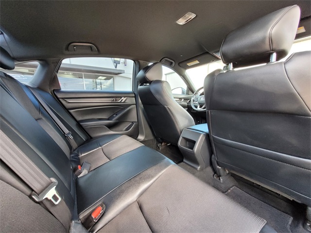 Vehicle image 13 of 38