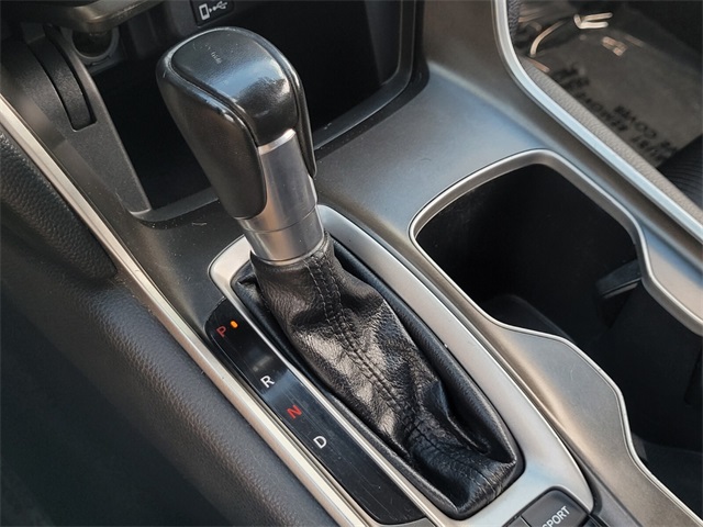 Vehicle image 26 of 38