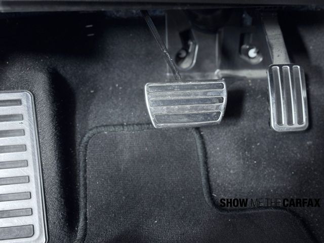 Vehicle image 32 of 37