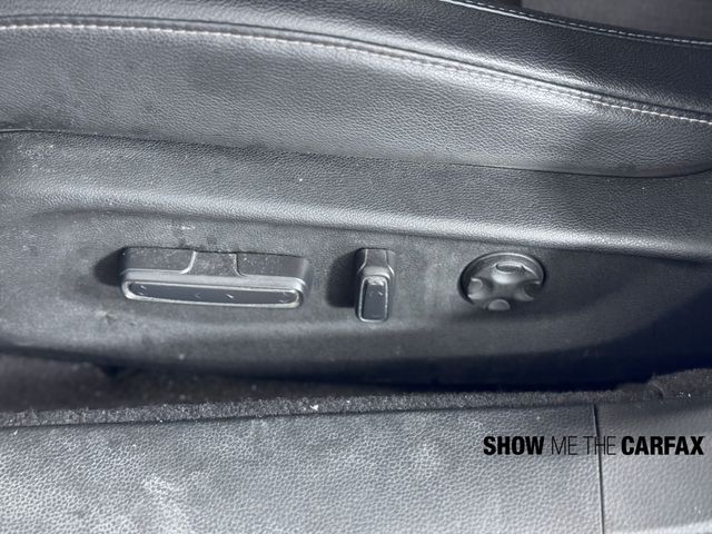 Vehicle image 27 of 37