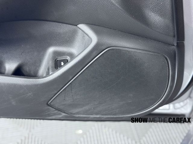 Vehicle image 28 of 37