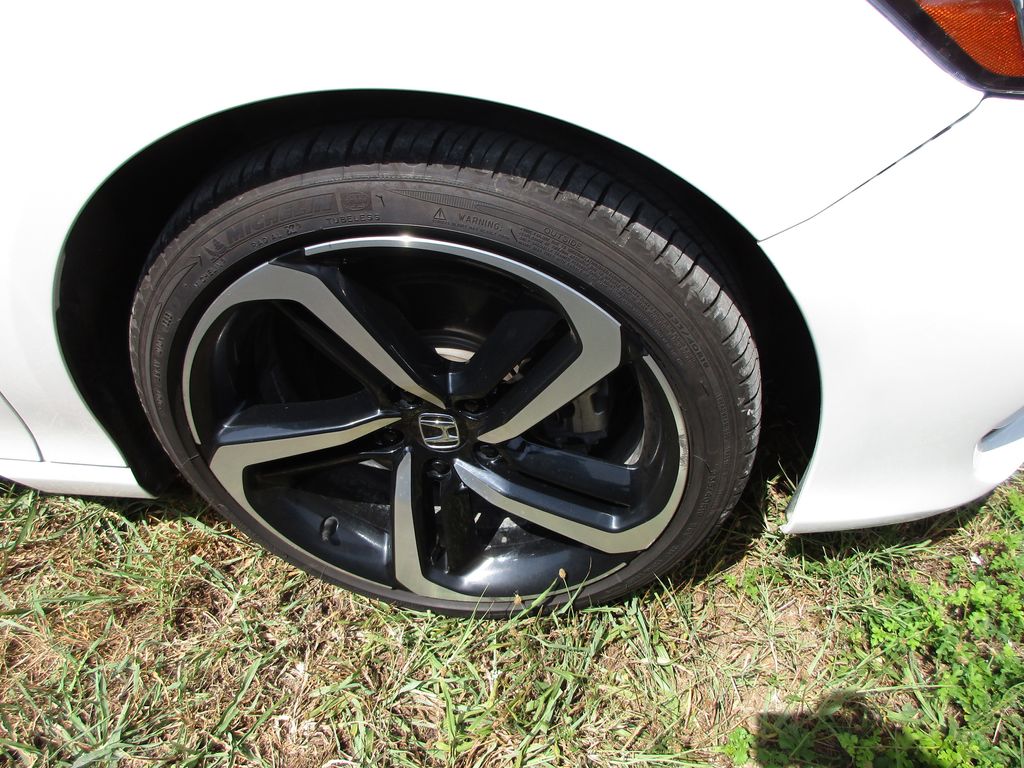 2018 Honda Accord Sport 1.5T Image 6 of 10