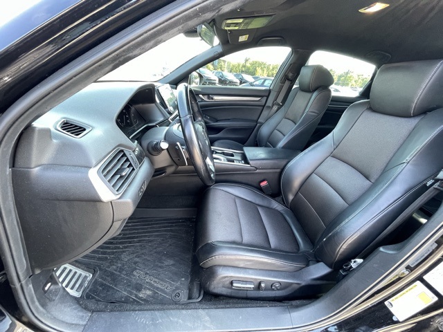 Vehicle image 15 of 26