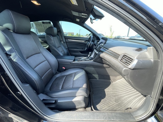 Vehicle image 14 of 26