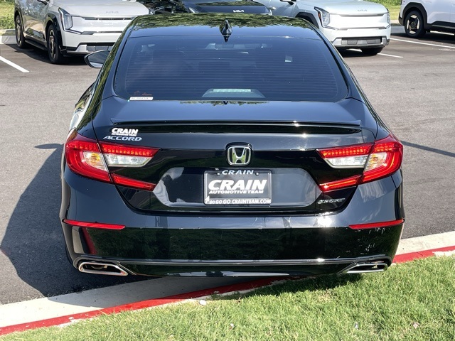 Vehicle image 9 of 26