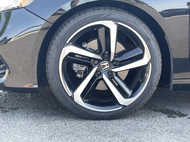 Vehicle image 10 of 26