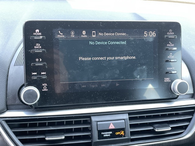 Vehicle image 18 of 26