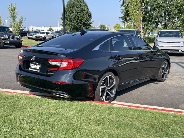 Vehicle image 5 of 26