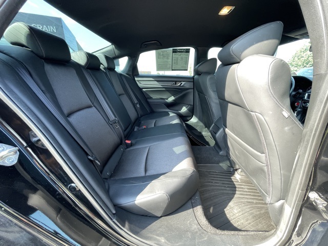 Vehicle image 12 of 26