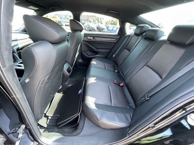 Vehicle image 13 of 26