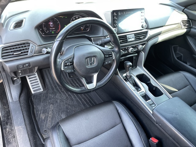 Vehicle image 16 of 26