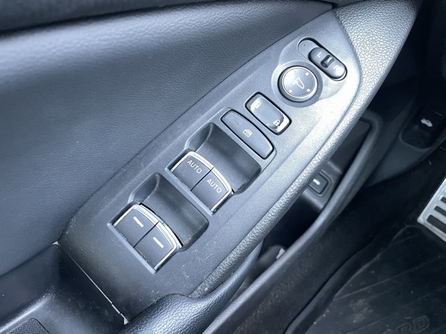 Vehicle image 21 of 26