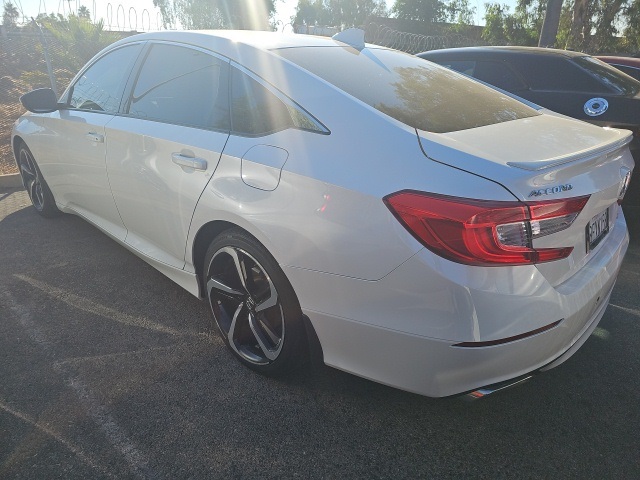 Vehicle image 4 of 4
