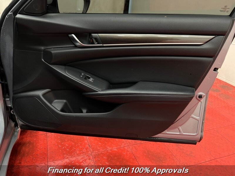 Vehicle image 11 of 17