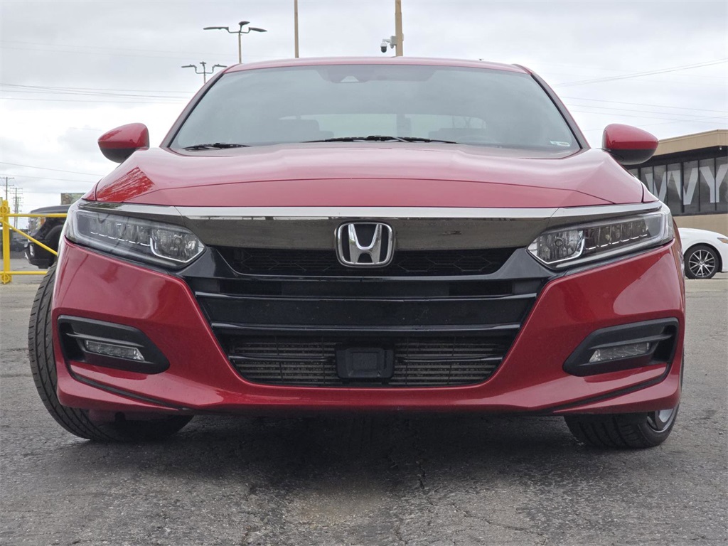 2018 Honda Accord Sport 1.5T Image 2 of 31