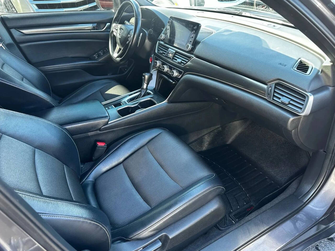 2018 Honda Accord Sport 1.5T Image 9 of 15
