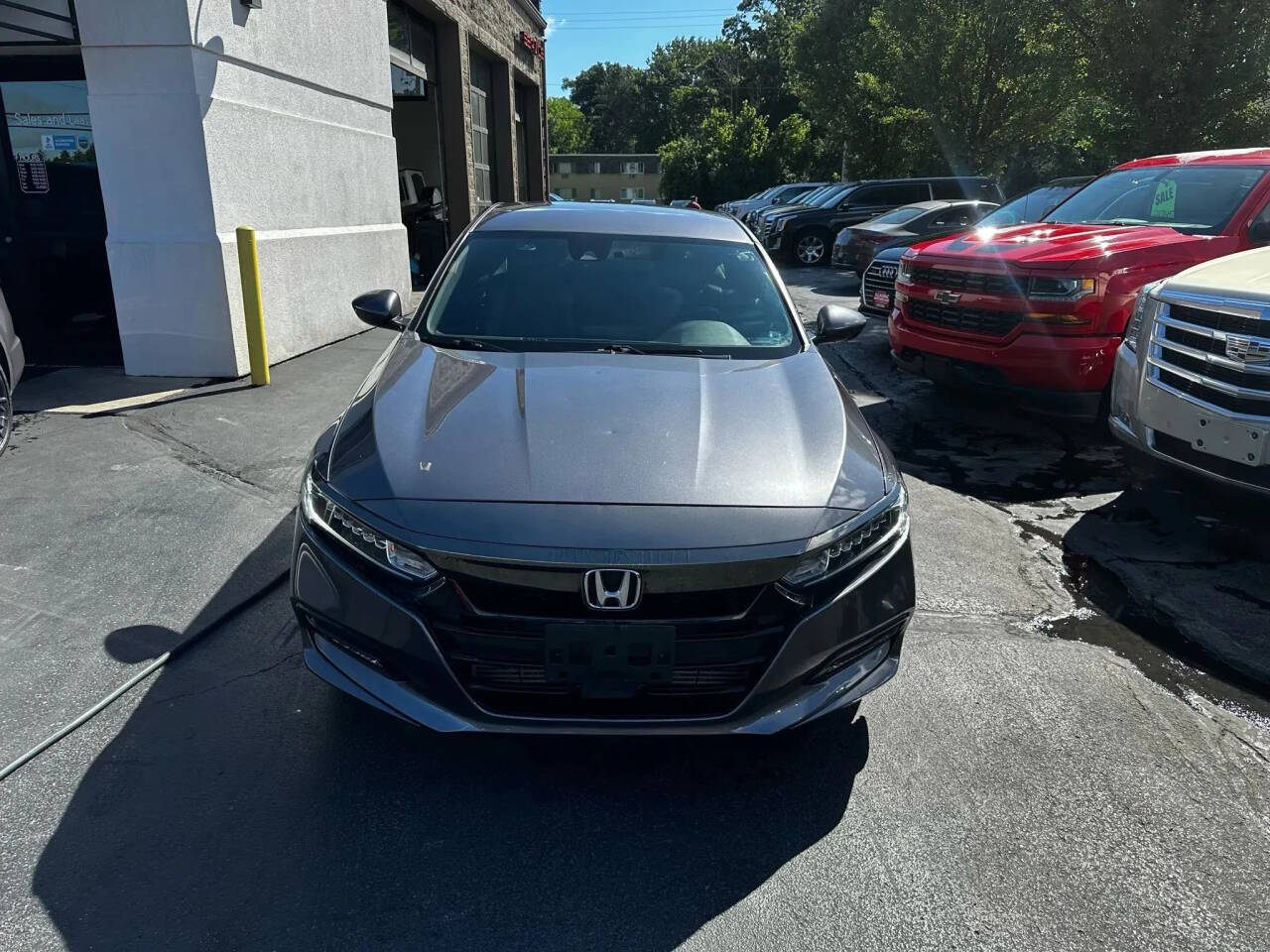 2018 Honda Accord Sport 1.5T Image 2 of 15
