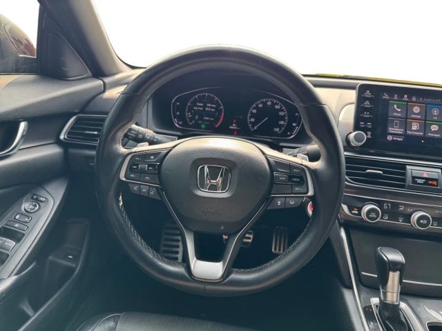 Vehicle image 14 of 19