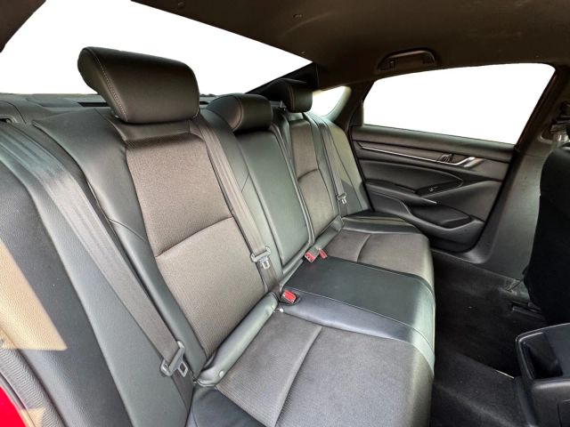 Vehicle image 10 of 19