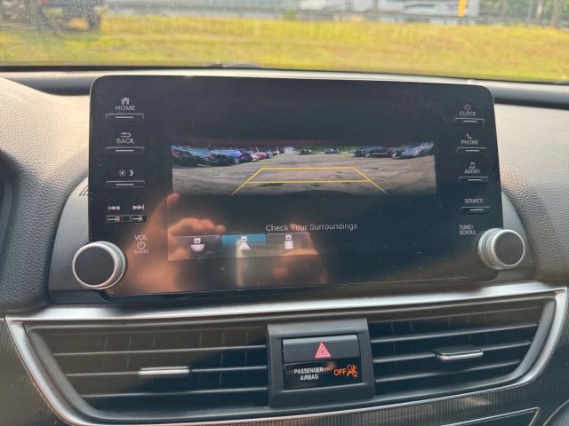 Vehicle image 16 of 19