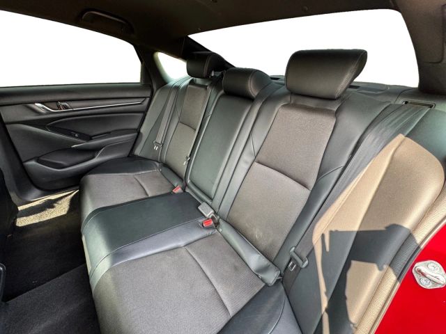 Vehicle image 11 of 19