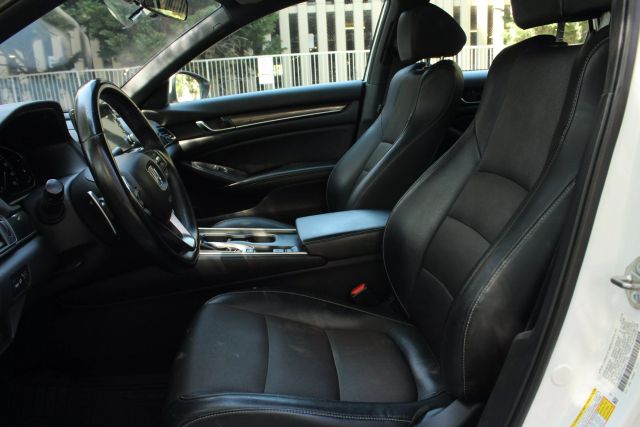 2018 Honda Accord Sport 1.5T Image 15 of 48