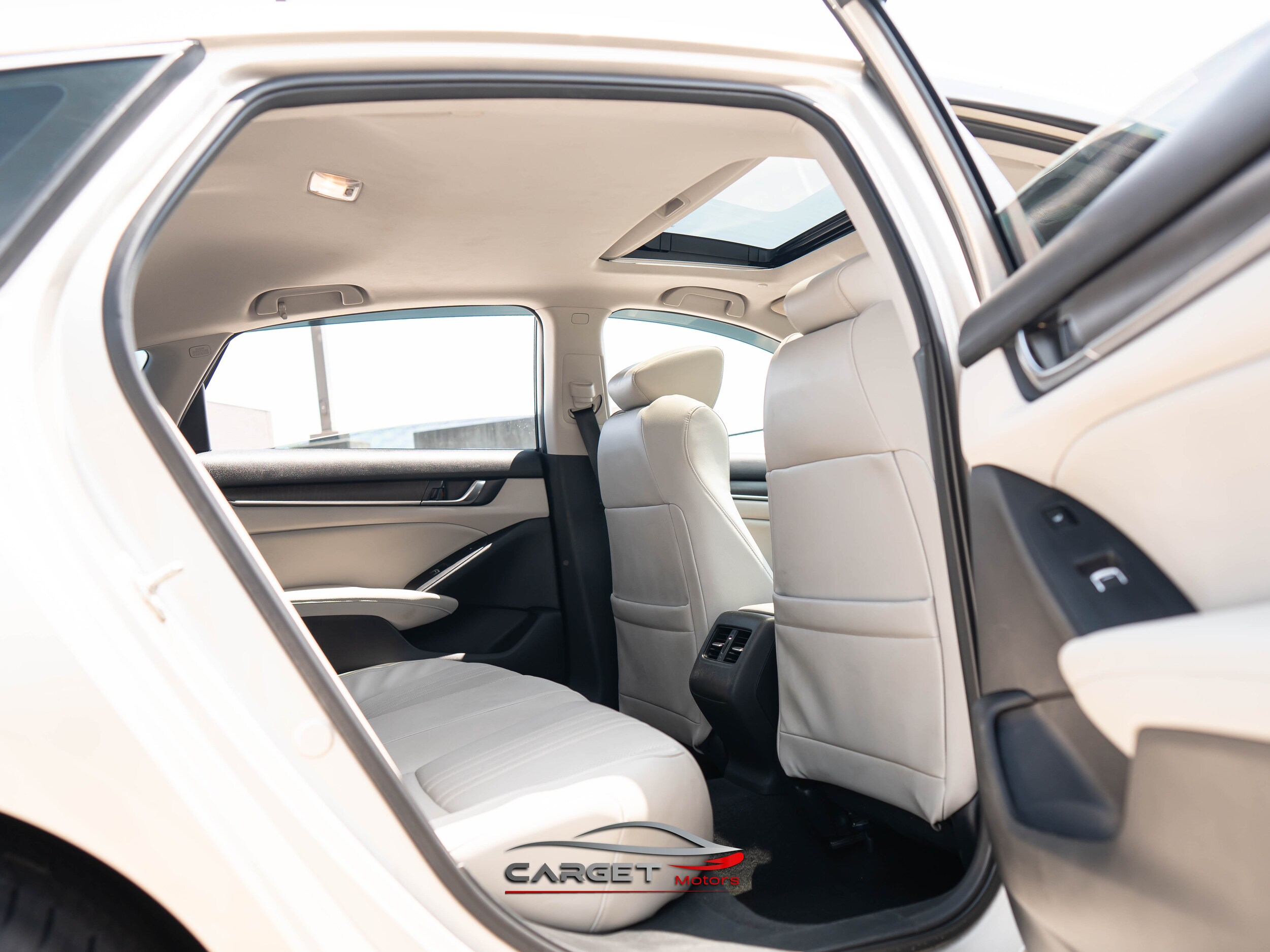 2018 Honda Accord Touring 1.5T Image 17 of 54