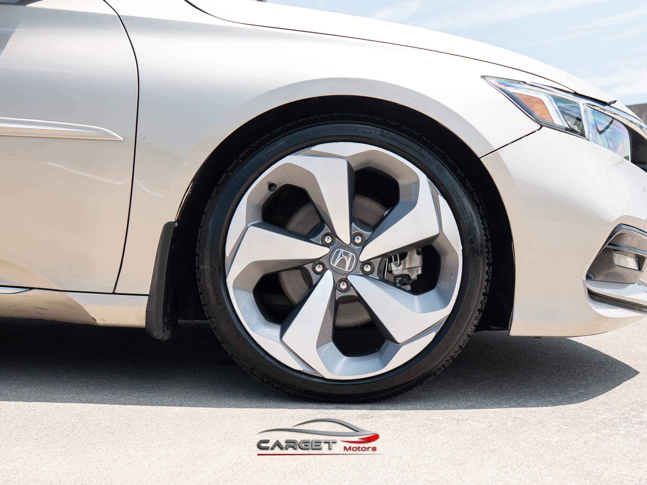 2018 Honda Accord Touring 1.5T Image 12 of 54