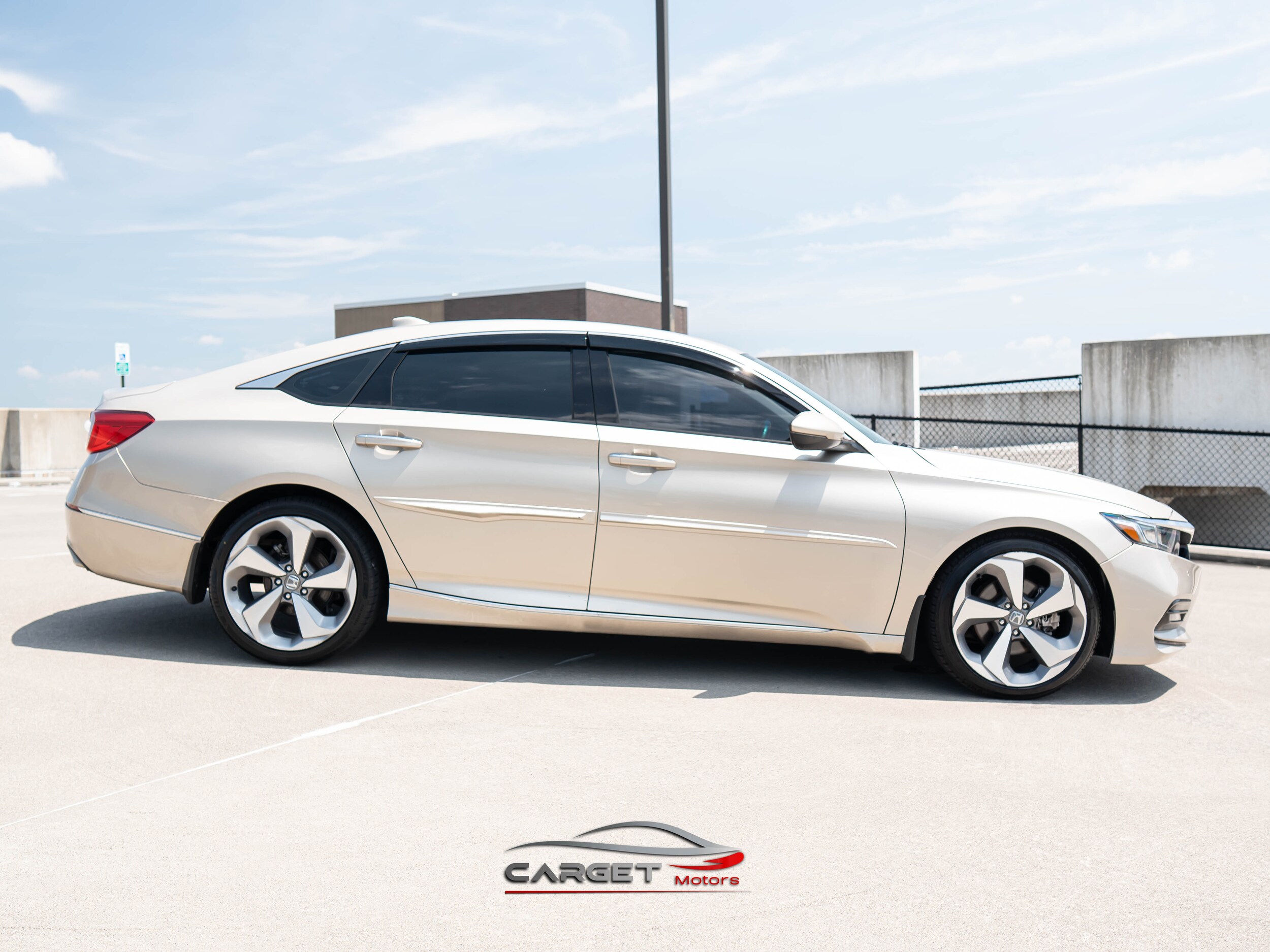 2018 Honda Accord Touring 1.5T Image 4 of 54